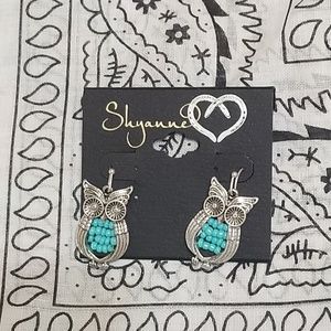 SHYANNE - Torqoise bead owl earrings